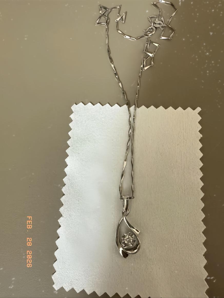 我真的要被自己蠢哭了！
前天把一条10.72克的“铂金”项链给卖掉了，结果回家翻