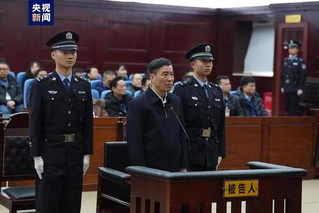 被控受贿8103万余元，足协原主席、上海海港原董事长陈戌源受贿案开庭，陈戌源当庭