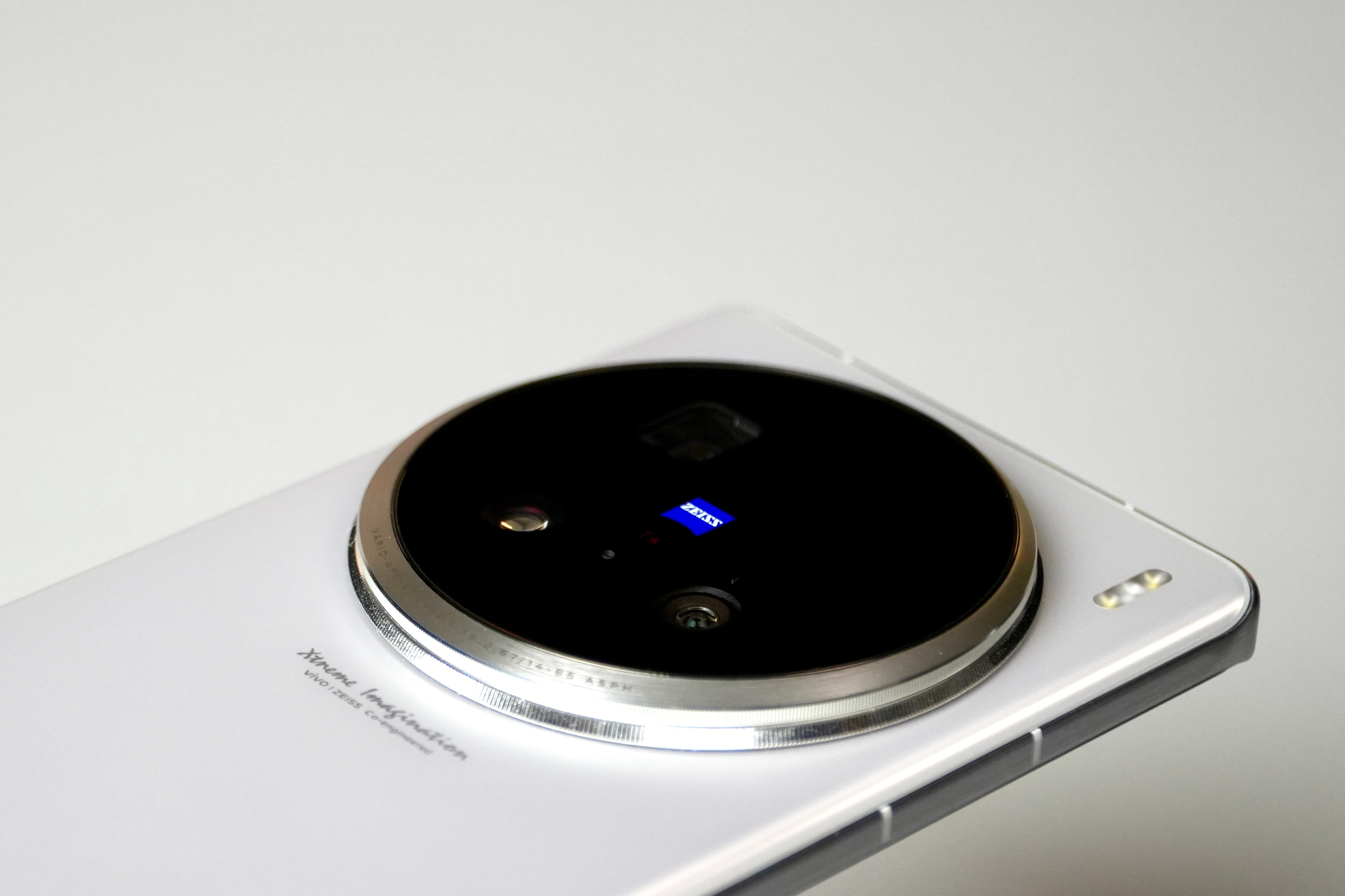 [允悲] 这不是手机，这是一部能打电话的相机。vivo X100 Ultra 首