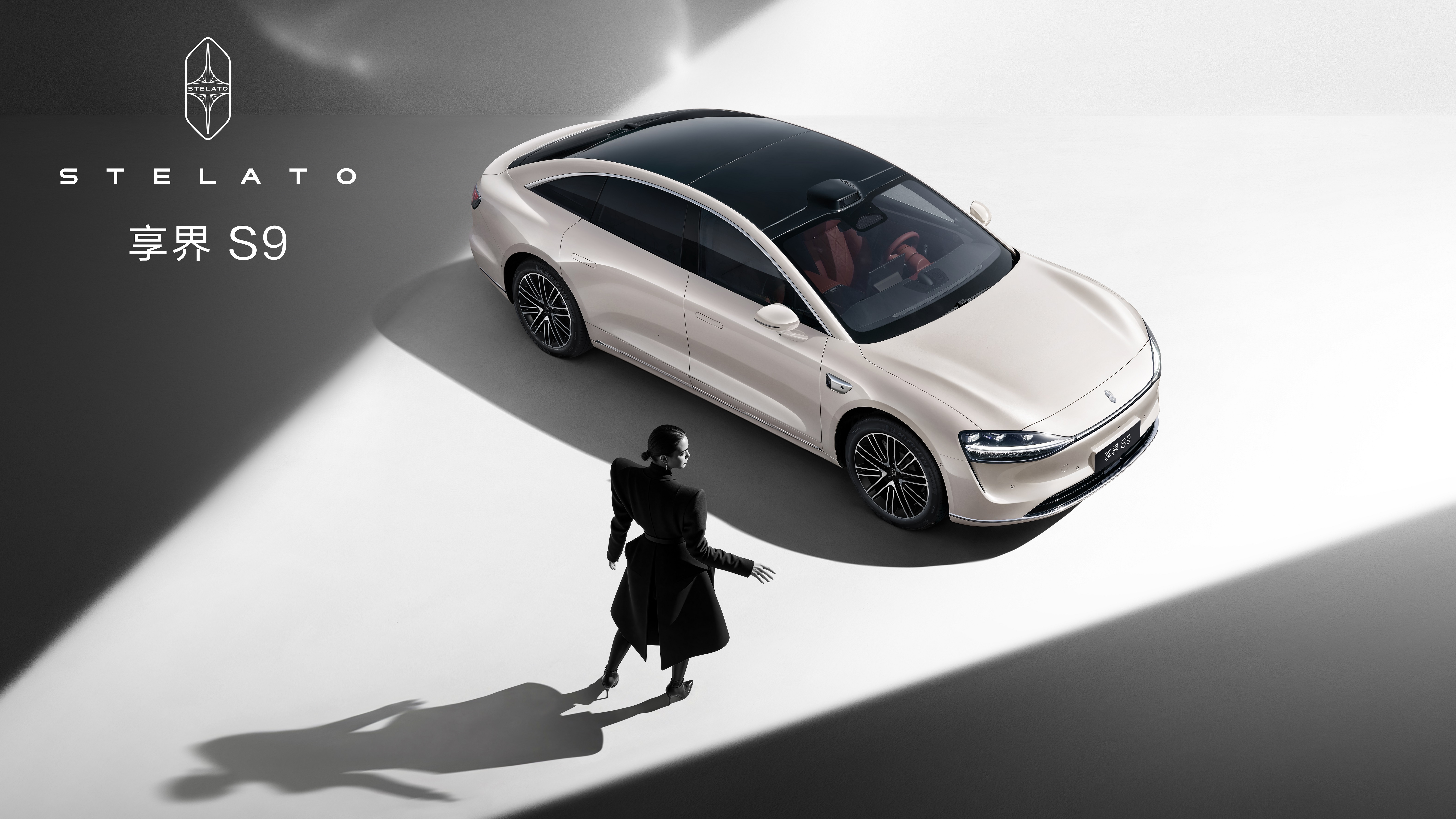 享界S9，这个 「月绒白」新车色，确实看起来很高级当然，实车比照片更好看