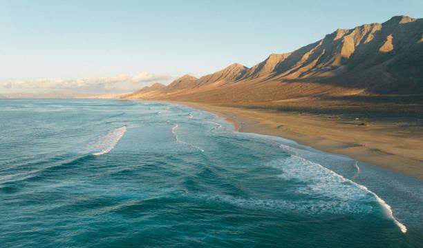 一位心理学者说：
敏感不是病，但你得学会“关门”：别让谁都能走进你心里，可以避免