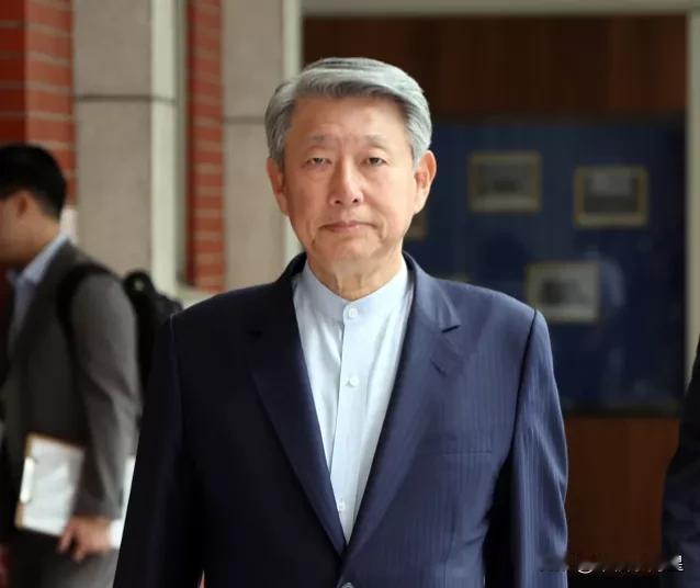 被称为“民进党最聪明的人”前绿营大佬沈富雄今天表示，台湾所谓“经济部门负责人”郭