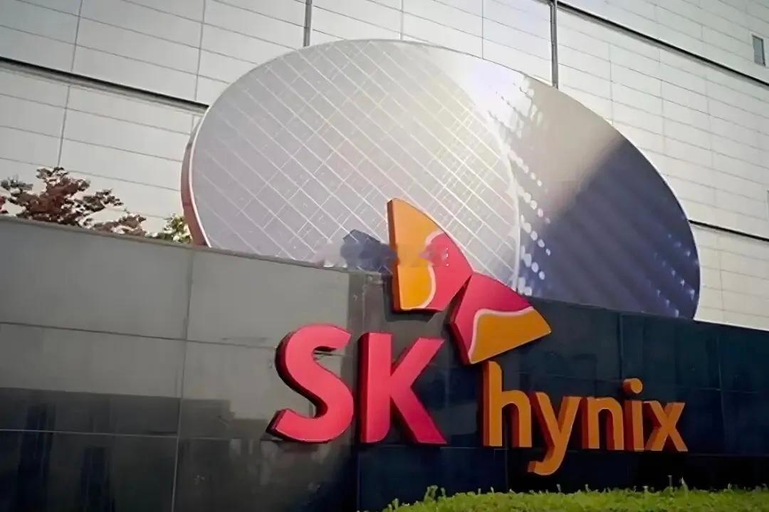 近期，韩国半导体巨头SK海力士"员工人均年终奖将达610万元人民币"的消息在全球