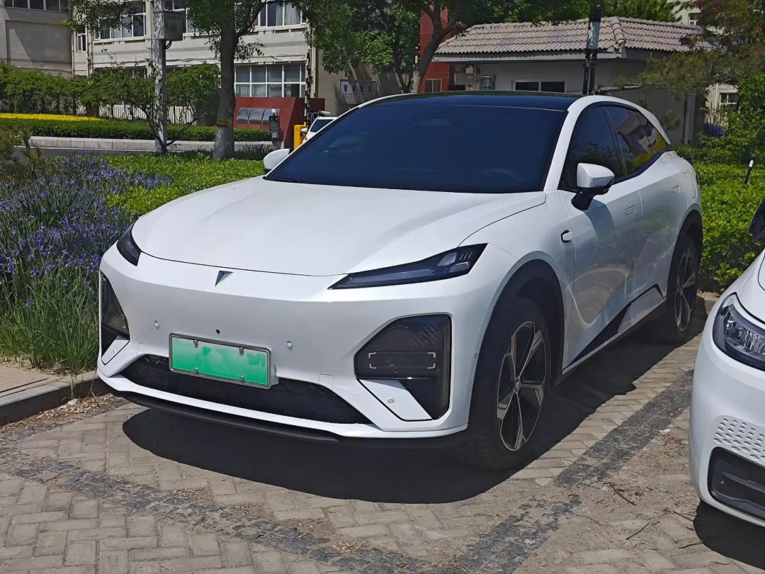 深蓝S7，一台热度居高不下的增程中型SUV，年轻家庭十分青睐，各大平台当中车友讨