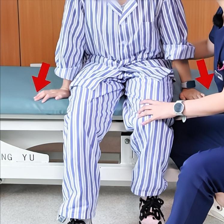 偏瘫后坐不稳？这4个方法帮你建立坐位平衡能力

第一阶段：基础坐姿适应训练
这个