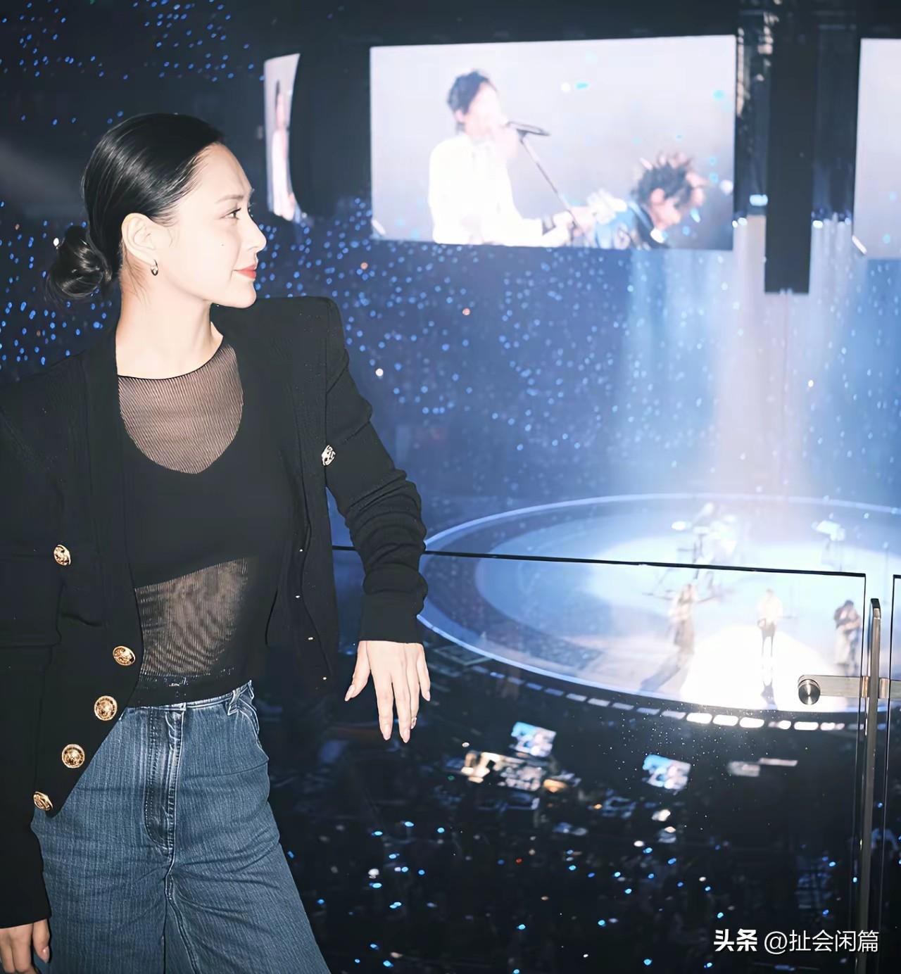 已经在北京定居了好几年的阿娇，彻底融入了内地的朋友圈，尤其浪姐认识的一些朋友，大