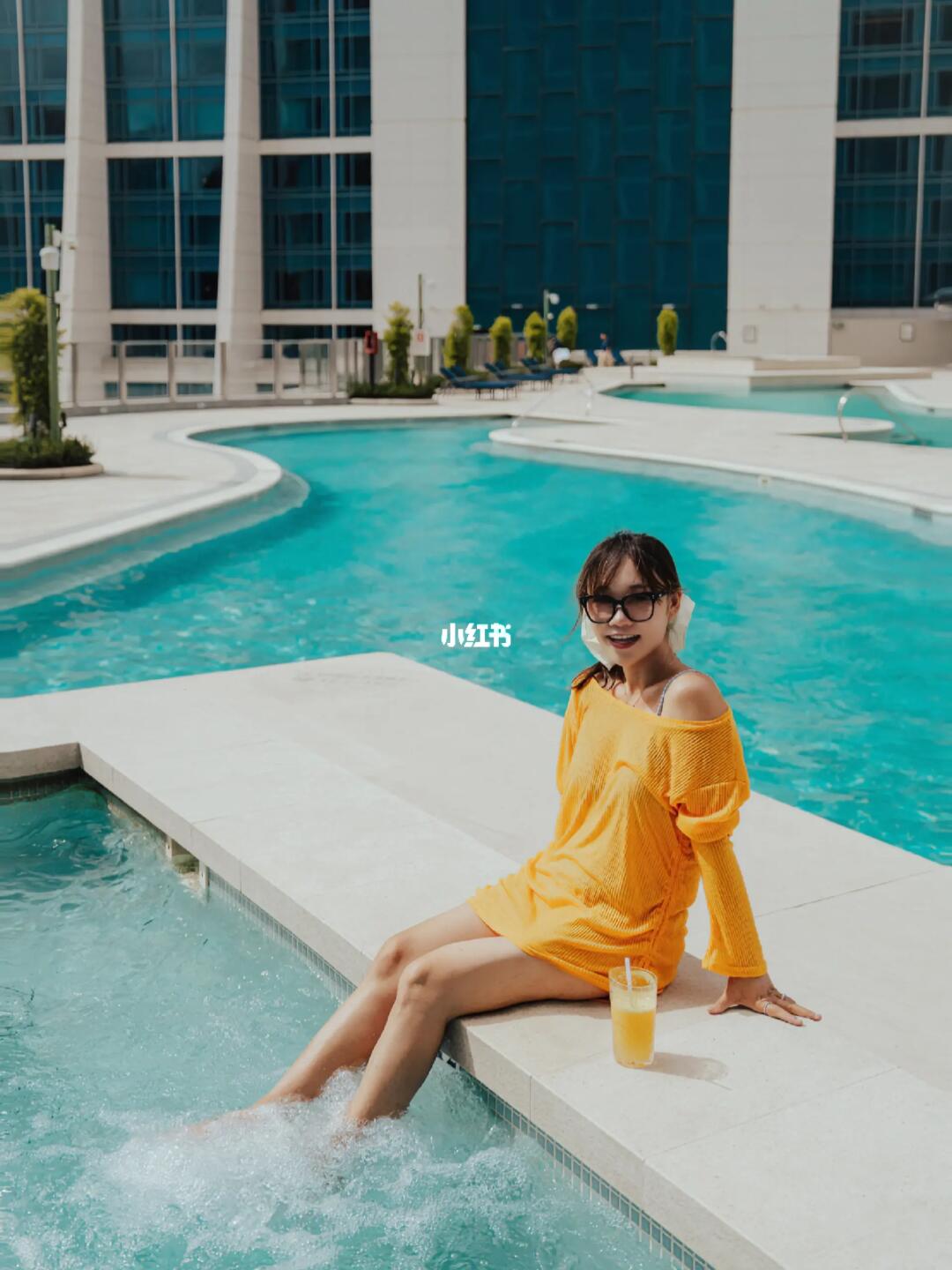 镂空针织♥真的是拯救了微胖女孩的泳池快乐
