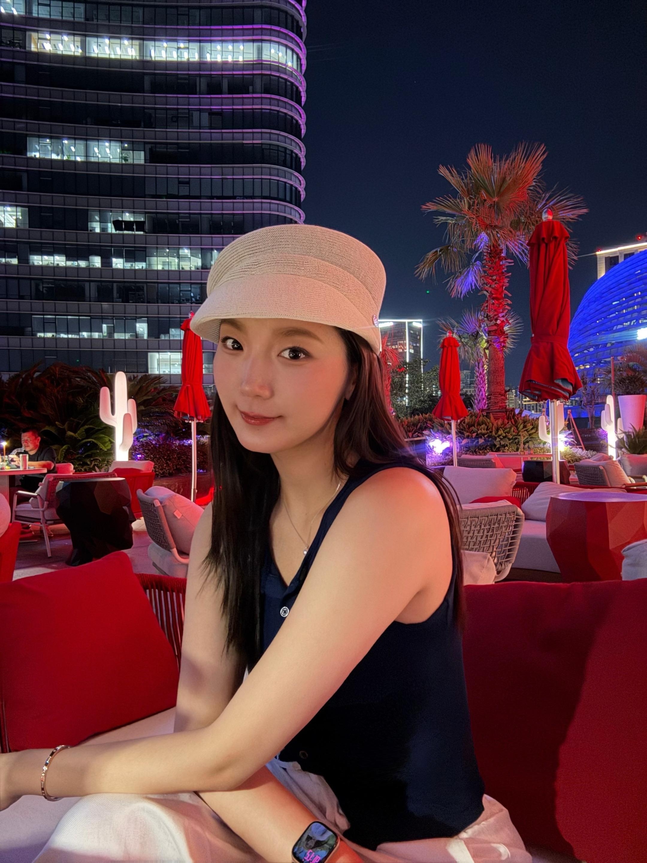 强子，妈发自拍了