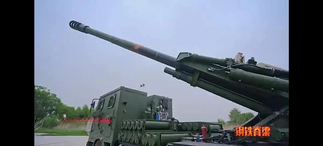 中国大炮：155毫米4x4超轻型卡车炮首次曝光。

央视播放的专题片《钢铁雄心》