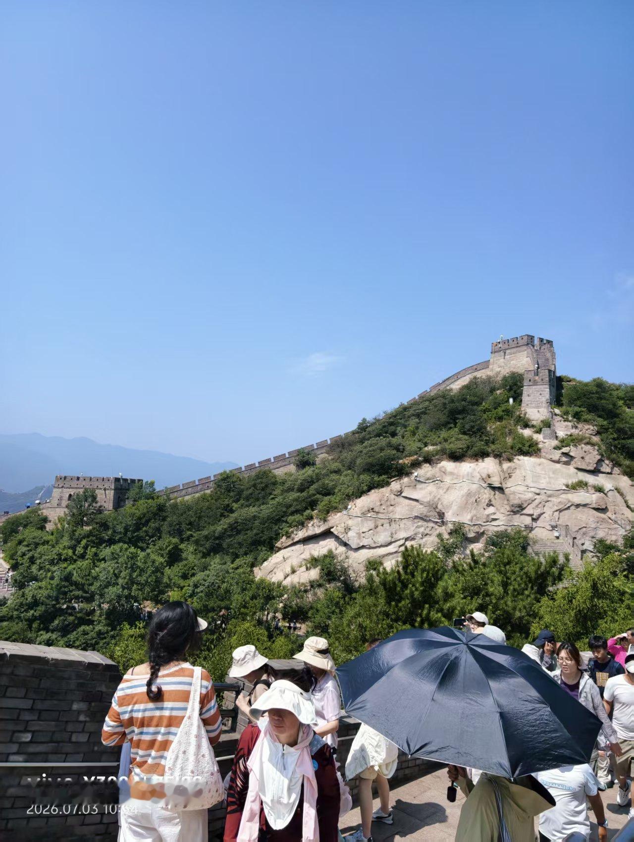 分享一下你今天随手拍下的美景八达岭长城30多年没去了，今天脑瓜一热又重登了一回，