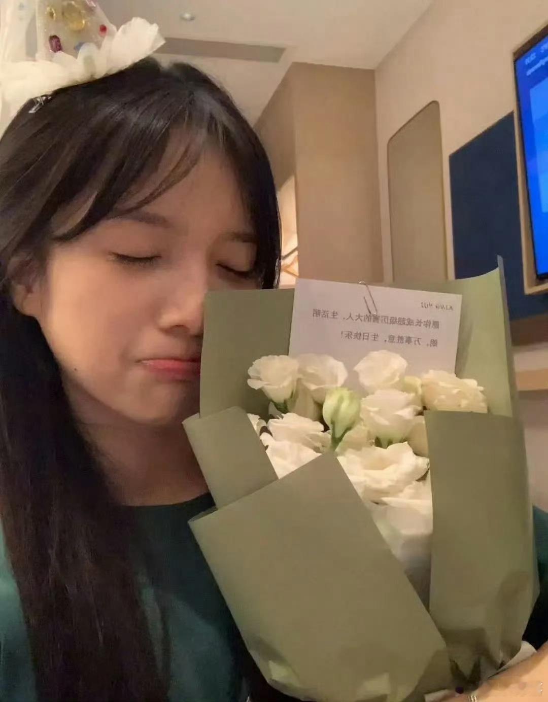 阿嬷李思潼票房李思潼马上就要超越张子枫成为00后🌸票房top了感觉这位已经飞升