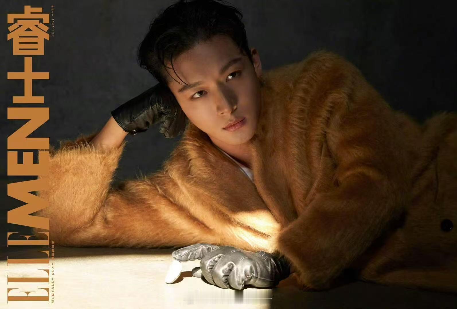 好有故事感的一张脸～期待正式封面！ 