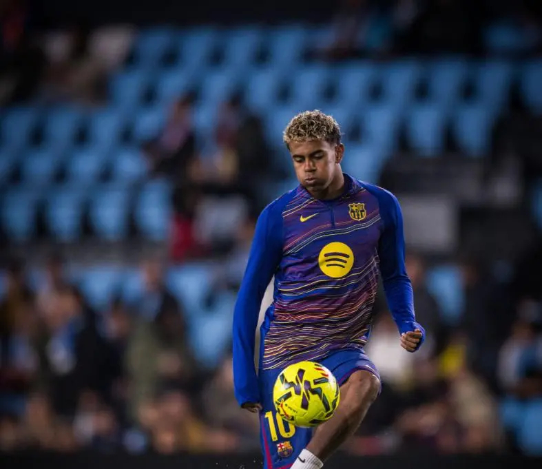 分手BUFF叠满！亚马尔直接变身“进球机器”——3场轰3球，一脚一个“前任再见”