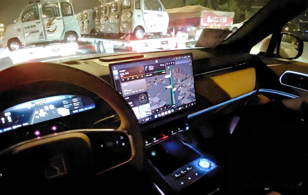 极氪9X Ultra版试驾实话：帅是真帅，这5个坑得先看清
 
最近网友把极氪9