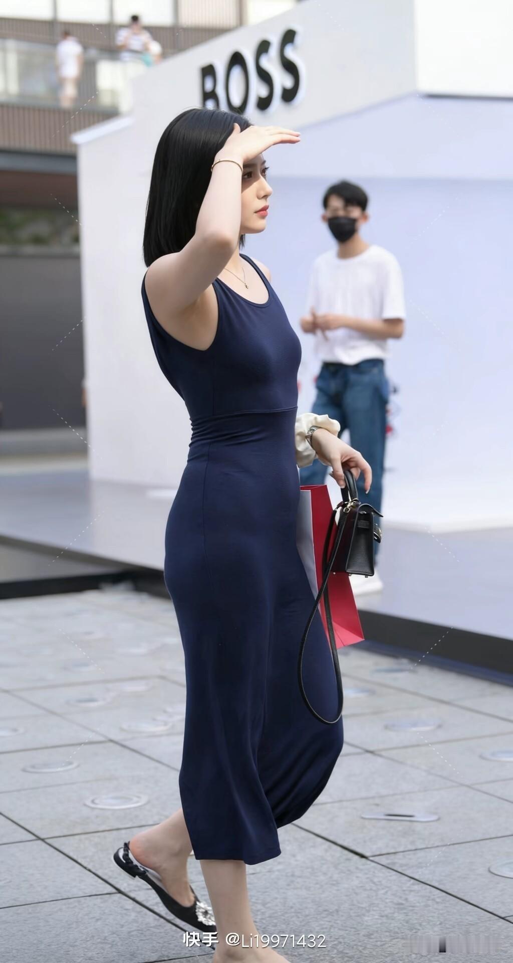 优雅气质穿搭，BOSS品牌相伴，时尚出街！