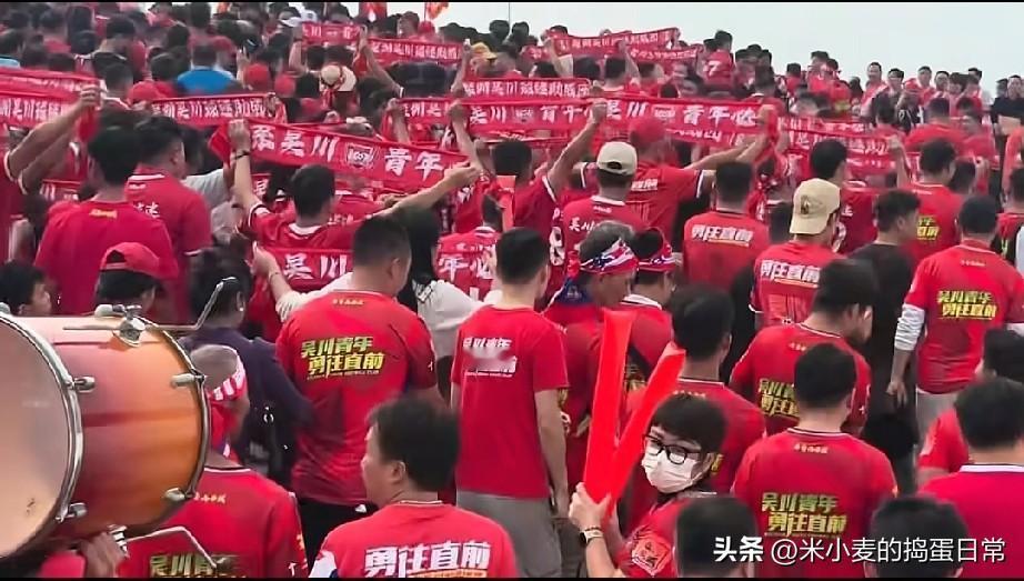 吴川青年0-2落后，硬生生啃下平局！
 
开球不到10分钟，比分牌就钉在0-2—