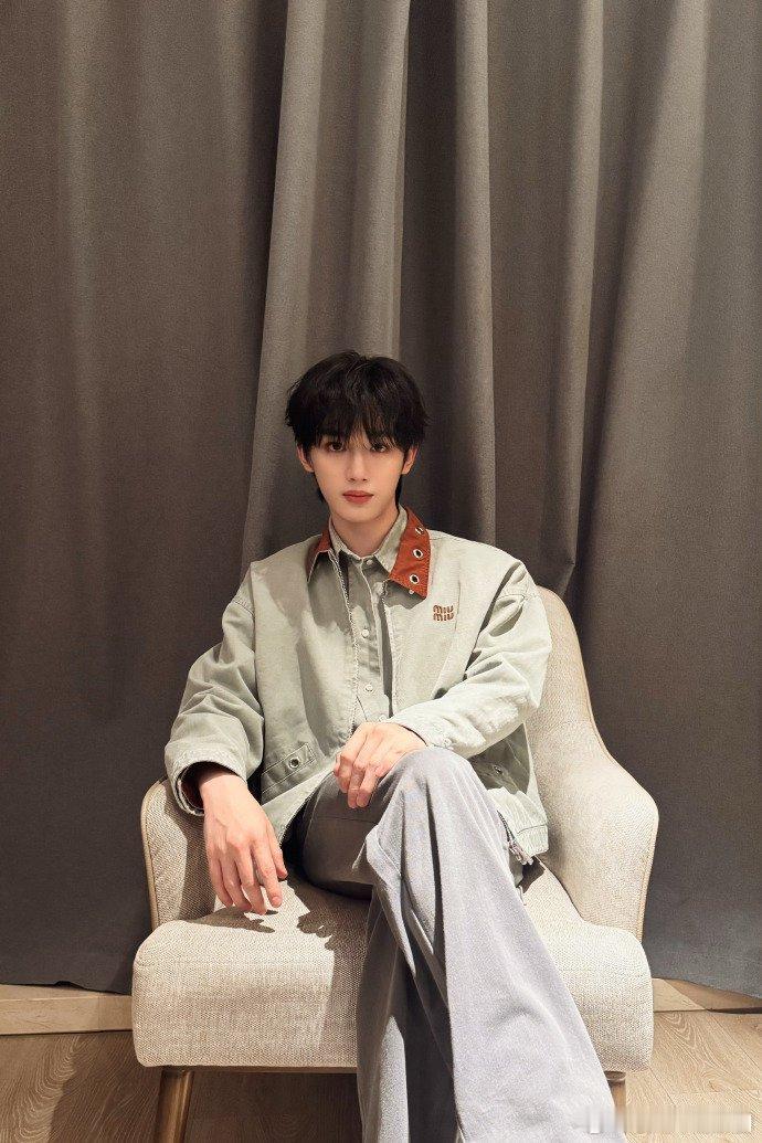 丁程鑫比了半颗心丁程鑫怎么比了半颗心丁程鑫暗戳戳比半颗心，双向奔赴甜度爆表，细节