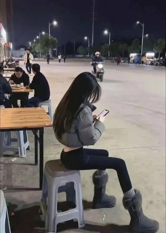 请用一个成语形容一下我表妹～