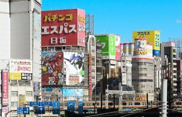 日本本想涨签证费看中国笑话，结果反被狠狠打脸！40人游泳队加72人田径队组成的中