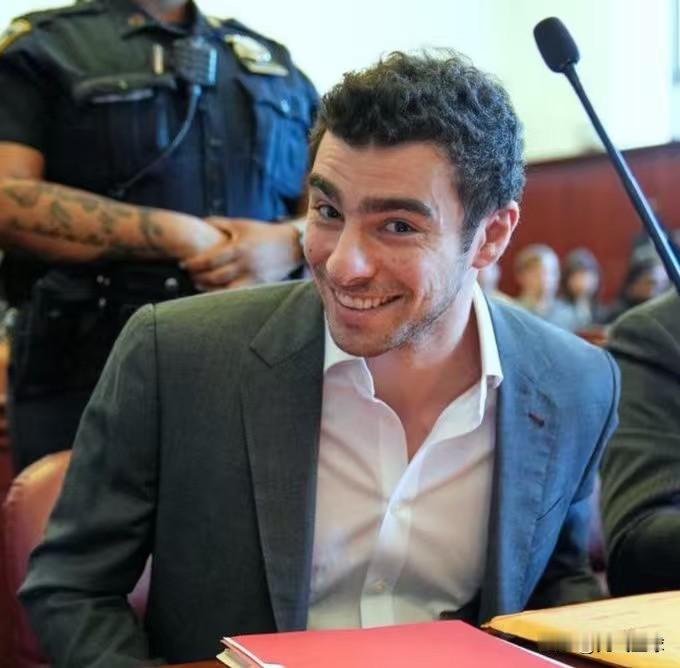 路易吉·曼吉奥内 今天第八场纽约听证会