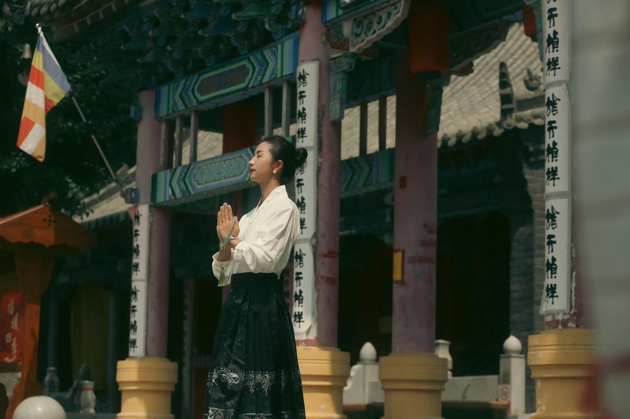 记住该记住的，忘记该忘记的；改变能改变的，接受不能接受的。#寺庙 #佛教文化 #