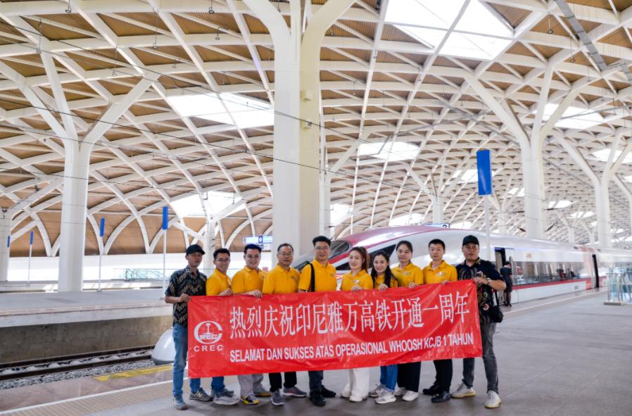 雅万高铁一票难求，印尼希望延长5倍，我国为啥不接这订单？原因其实很简单：
 
雅