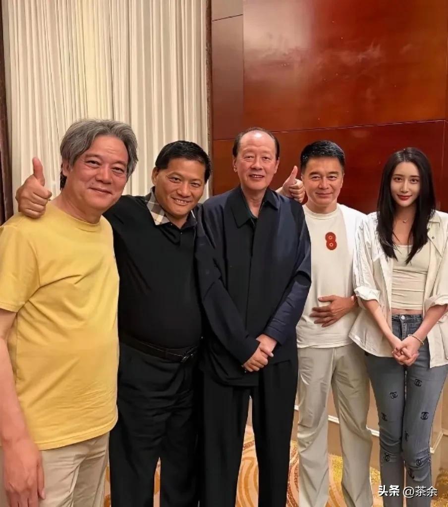老友相聚 最帅是哪个