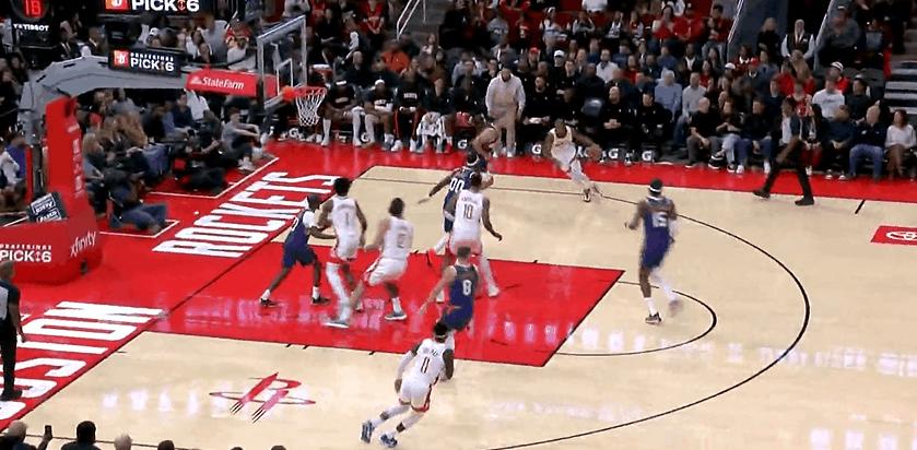 太阳队啊。
现在可能是全联盟最后悔的球队。
看着对面那个穿红色球衣的35号，心里