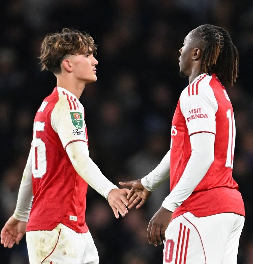 埃泽评价道曼：“他是一位非常特别的球员。能够在这样的环境下比赛，并且控球和运球表