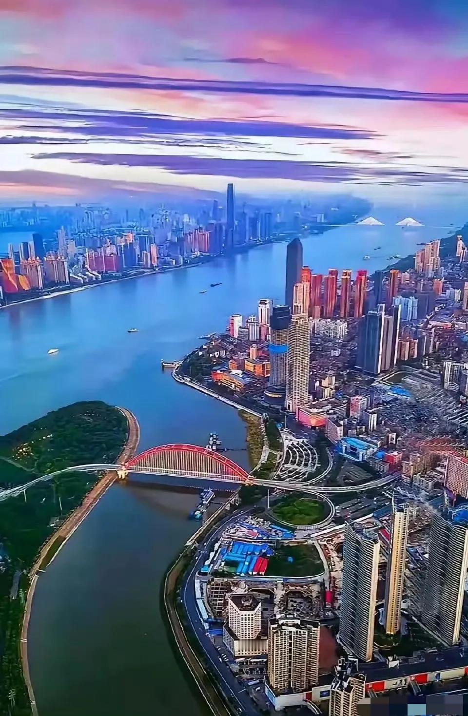 这个跨河分布的漂亮城市，你看出是哪里了吗？