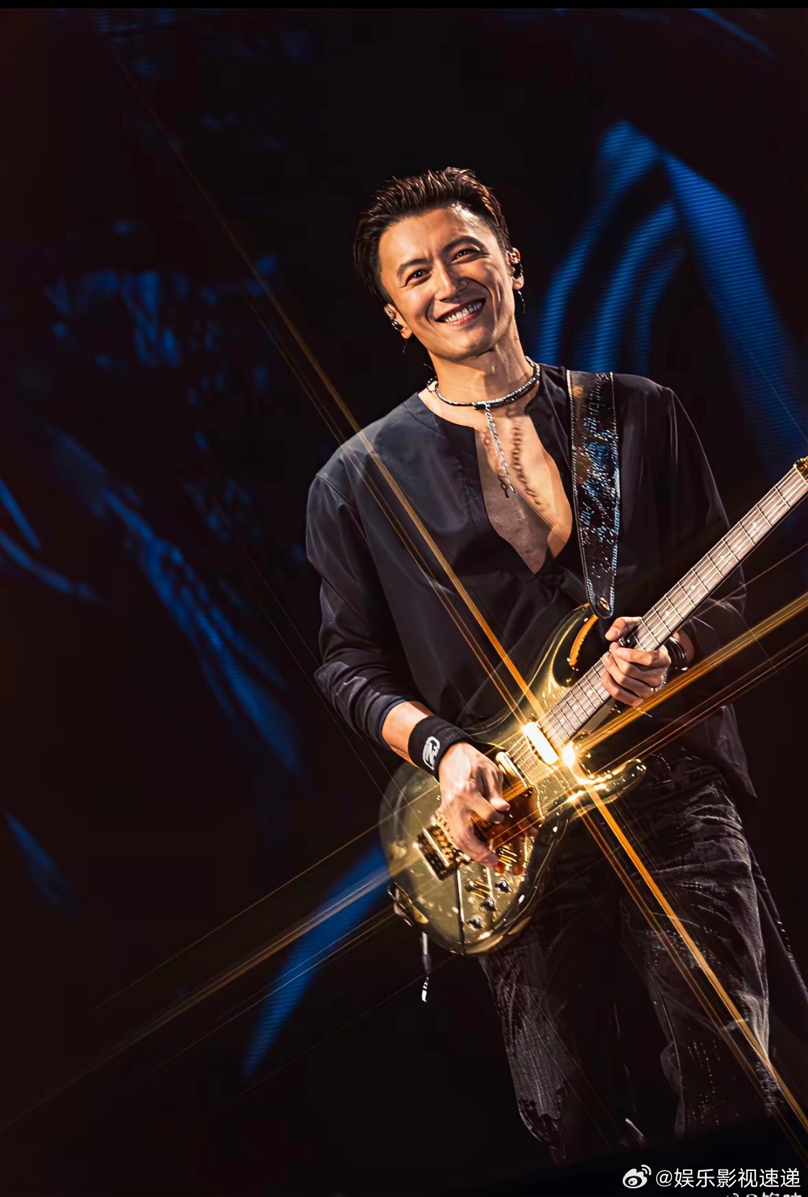 45岁的谢霆锋状态离谱到犯规！建议内娱按这个标准卷起来！80后觉得他是歌手，90