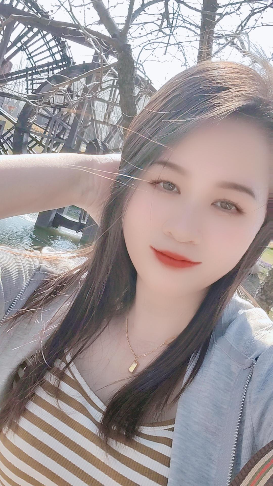 我也有心事，我没和任何人说，如果非要我说，我一定会掉眼泪……