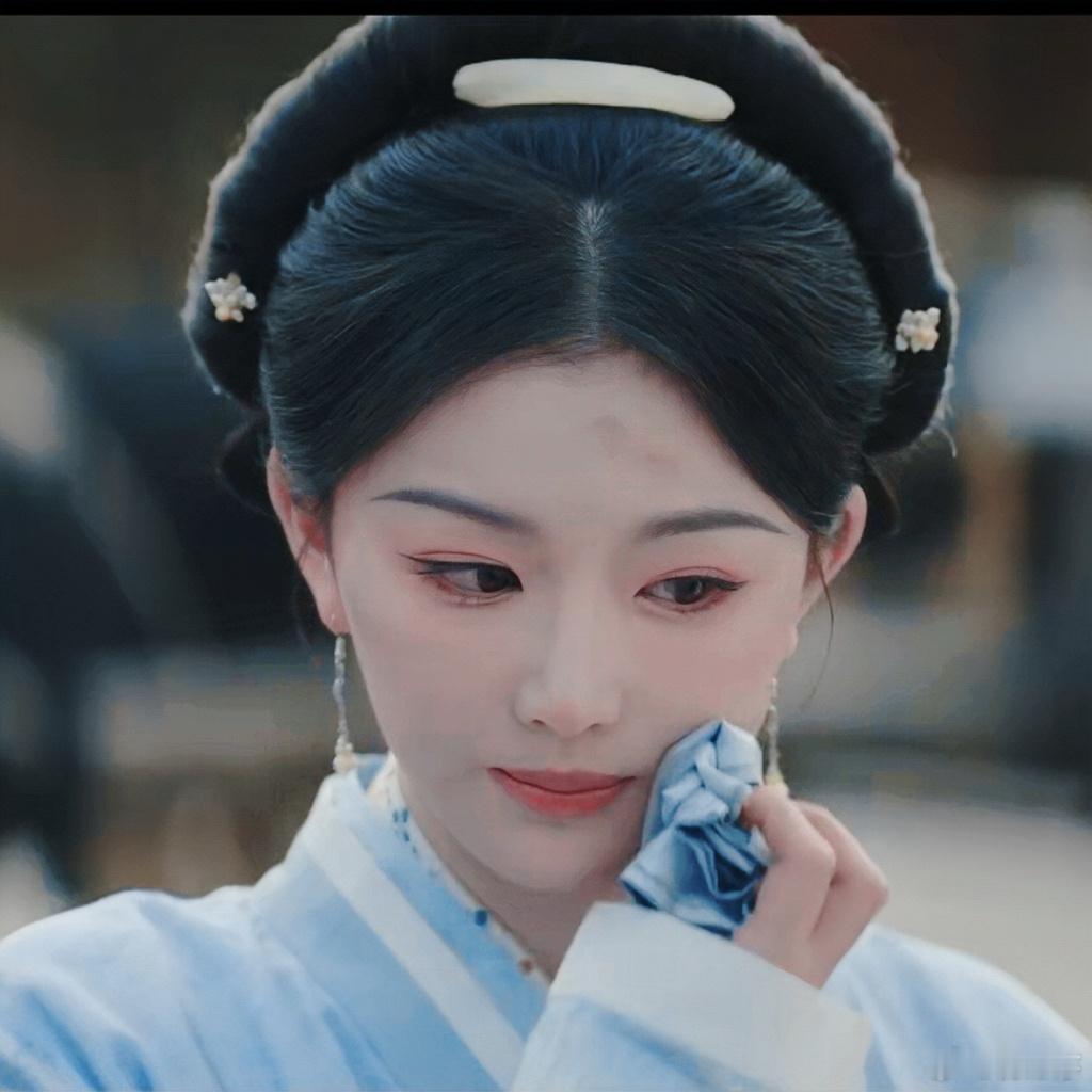 孔雪儿主动才会有故事  九重紫中，孔雪儿让苗安素勇敢追爱，从婚礼邂逅至店铺重逢，