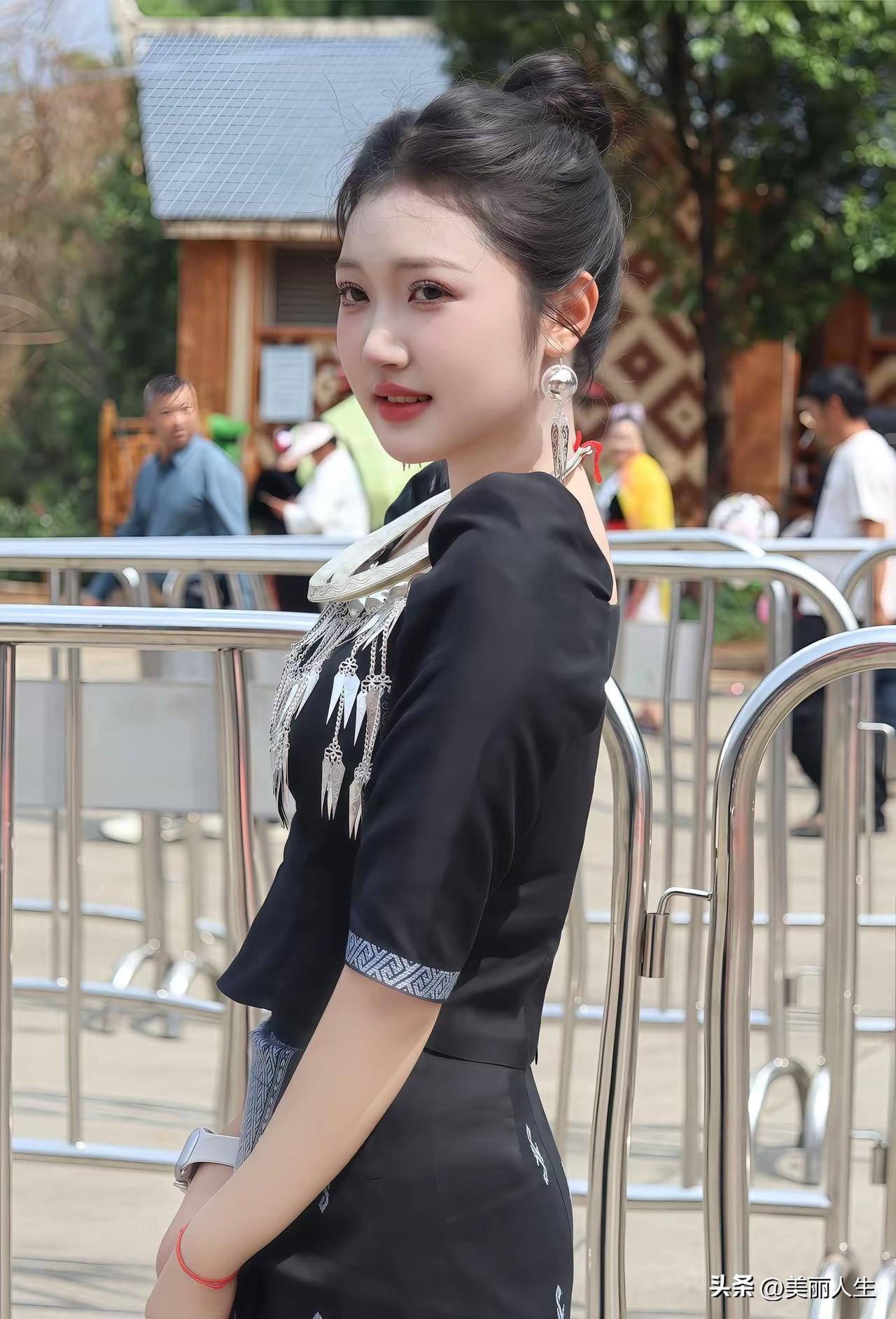 把曼听的春风与绿意，都装进相册，不负光阴，不负这烂漫春日。