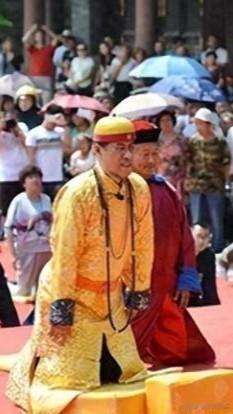 大清亡了百余年，后人穿龙袍大办祭祖，到底是传承还是作秀？
 
清朝覆灭距今已经一