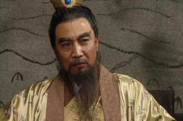 品《三国》：我们跨不过去的，根本不是英雄梦
三国太像普通人的一生了，它给你一个浪