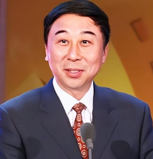 有一次，冯巩带两个徒弟去吃饭，一共225元，结帐时却没人出声，谁料冯巩突然对服务