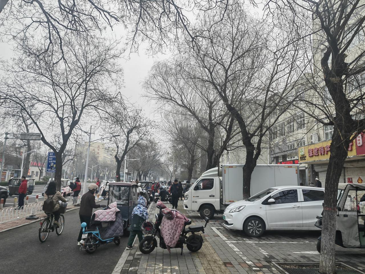 是不是全国有学生的家庭都是这样的，邻开学的这几天，家长崩溃了，孩子也崩溃了。放假