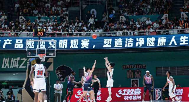0.9秒绝杀偏出！广东95-96同曦，21次失误+6人在场+罚球差距大