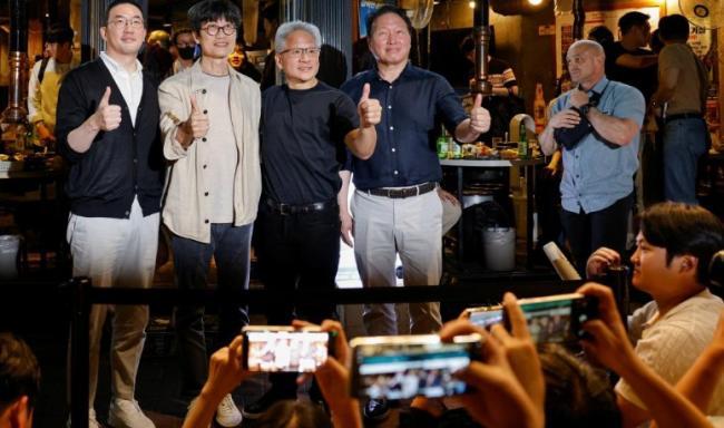 目前，AI是最炙手可热的话题。
从AI网络犯罪、AI军事作战、AI替换人工、AI