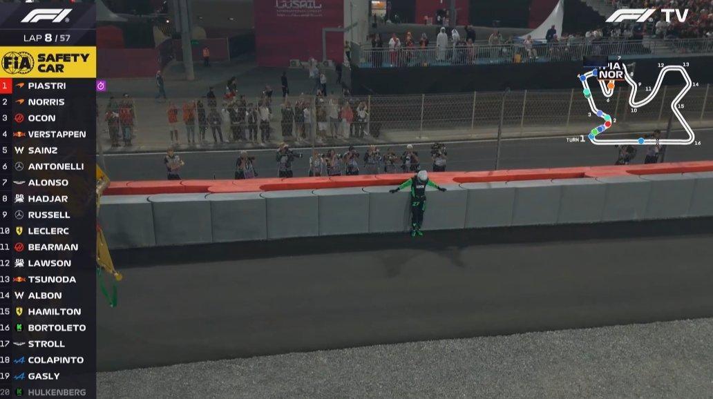 退赛的霍肯伯格，拉塞尔：这个动作我熟呀 你手在举高点F1赛车2025F1卡塔尔大