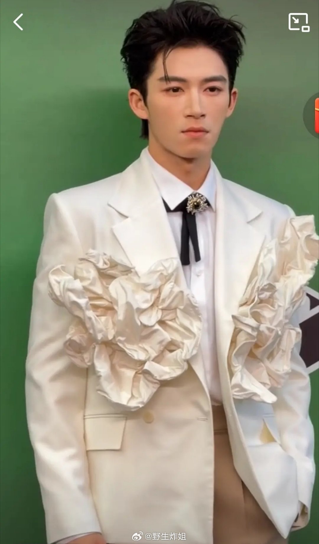 王星越你穿的啥啊。。。。我真没招了[裂开]vogue直播 ​​​