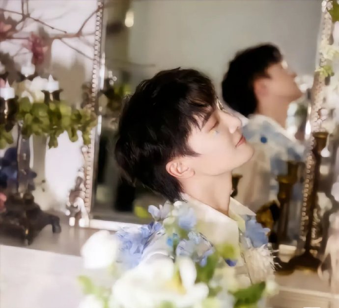 周深预告新歌首秀舞台粉上这个周深耳朵也太幸福了！！白日提灯主题曲、一人之下庆贺主