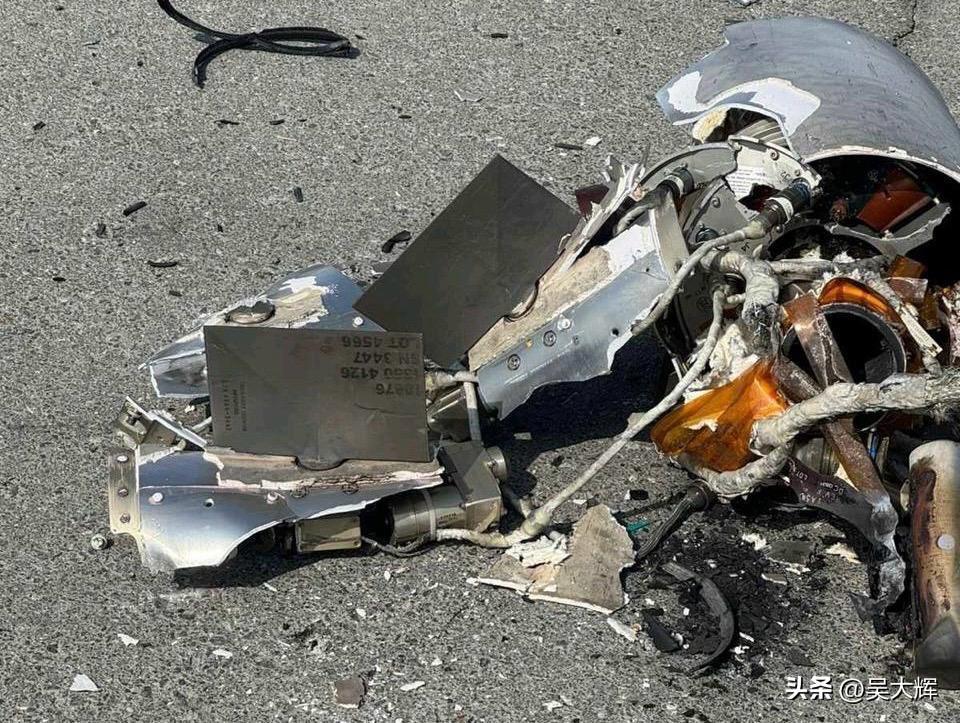 关于伊朗袭击阿联酋美军基地的有趣细节

阿联酋国防部发布的照片中，有被击落的伊朗