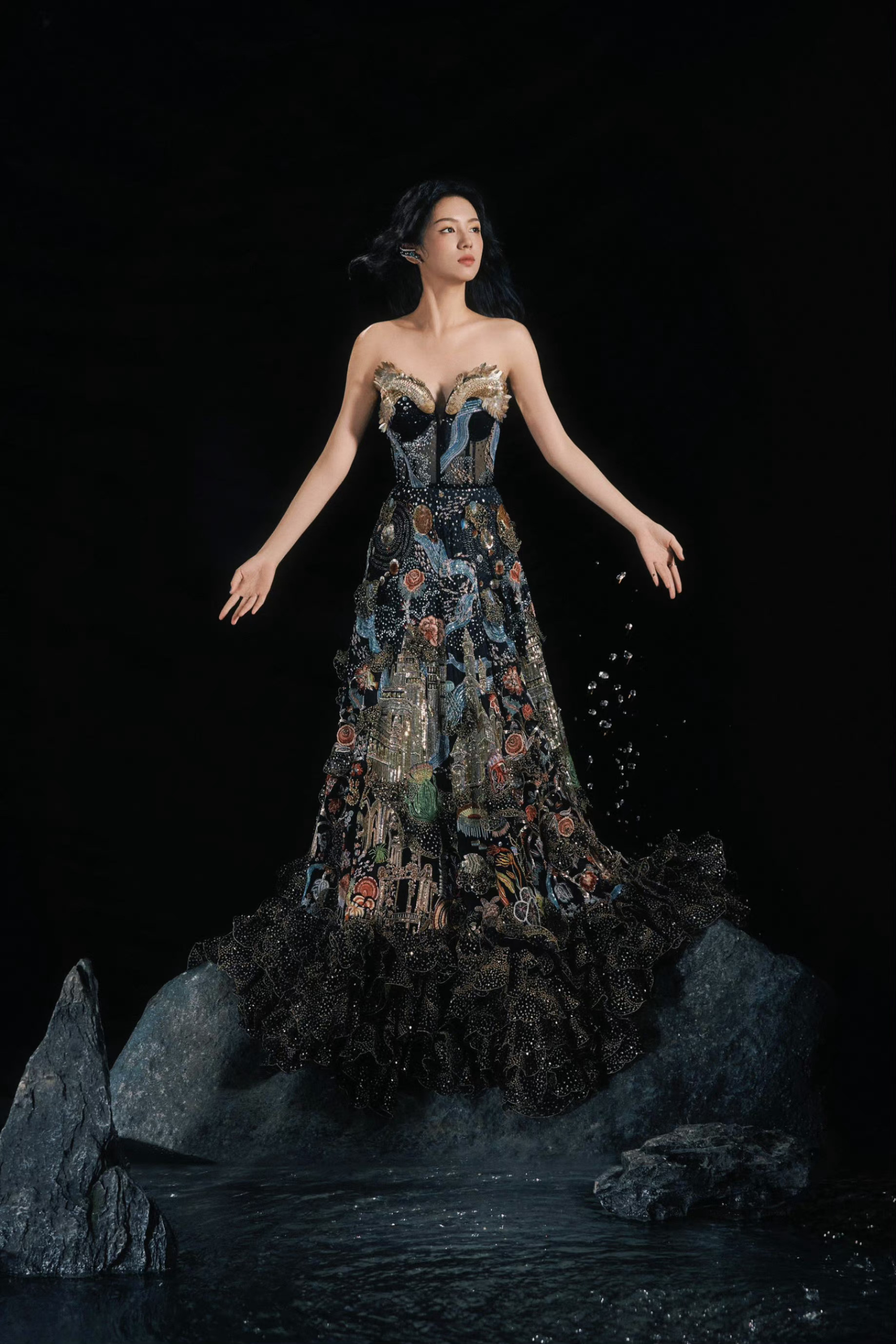 #周也刚上岸的美人鱼##周也礁石上的美人鱼# 高贵的美人鱼公主 ​​​