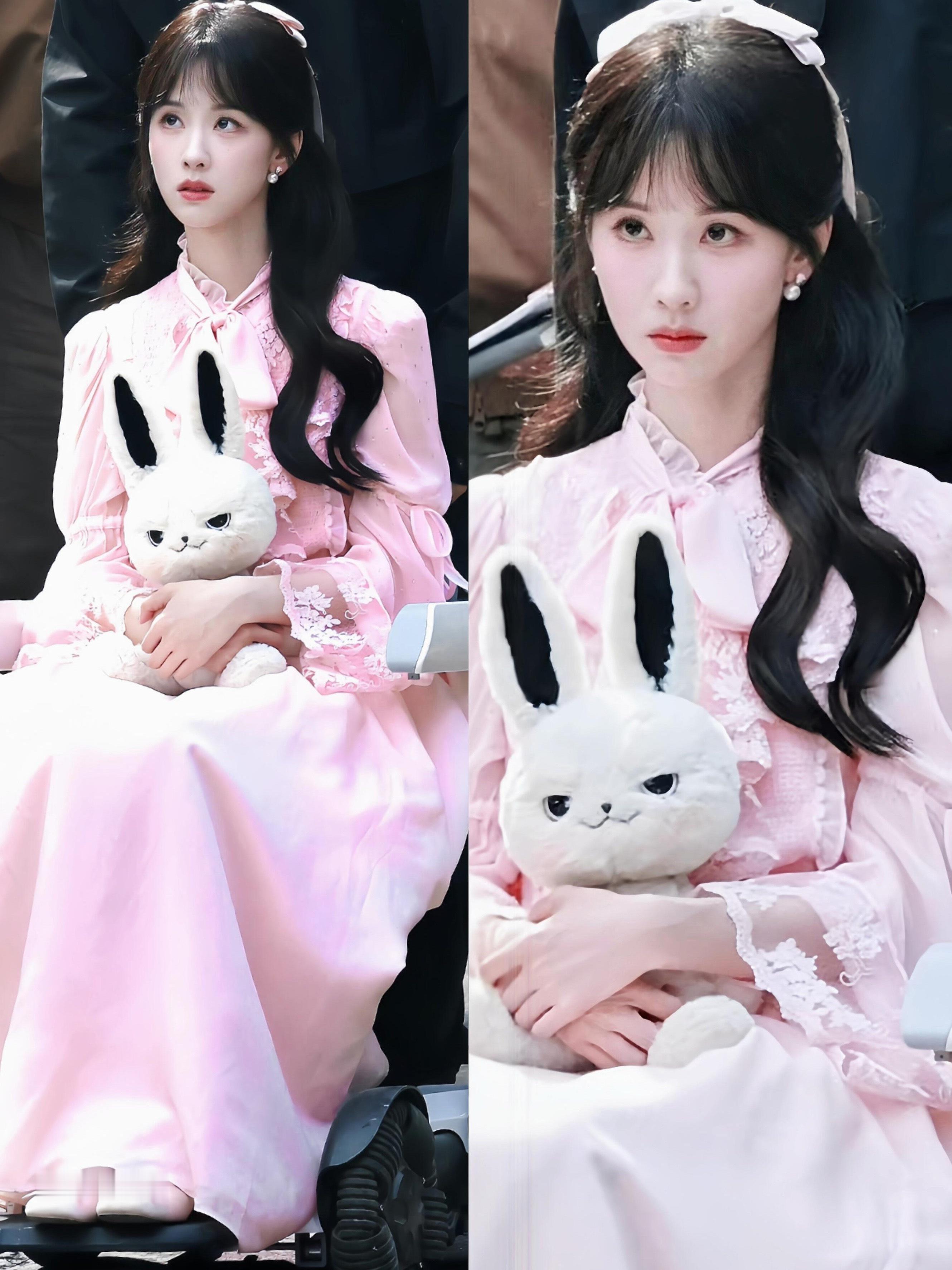陈都灵今天粉裙造型好可爱 兔兔本兔🐰 