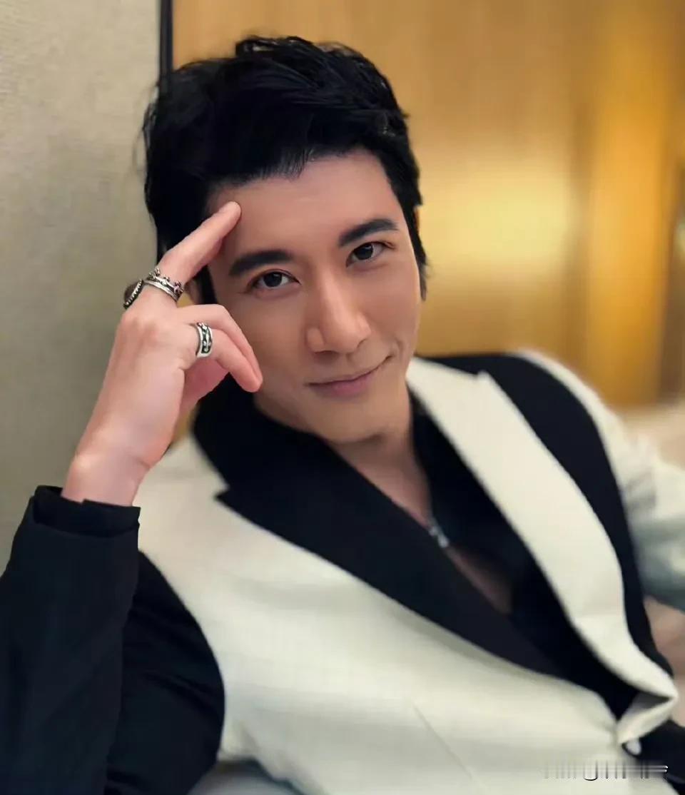 王力宏现在比离婚前更帅了，离开一段不再适合的婚姻对于所有人来说都是解脱。很多时候