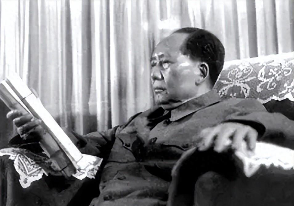 1955年毛主席为何将王建安从上将名单中划去并圈注他骄傲自满，最终只授中将？
1