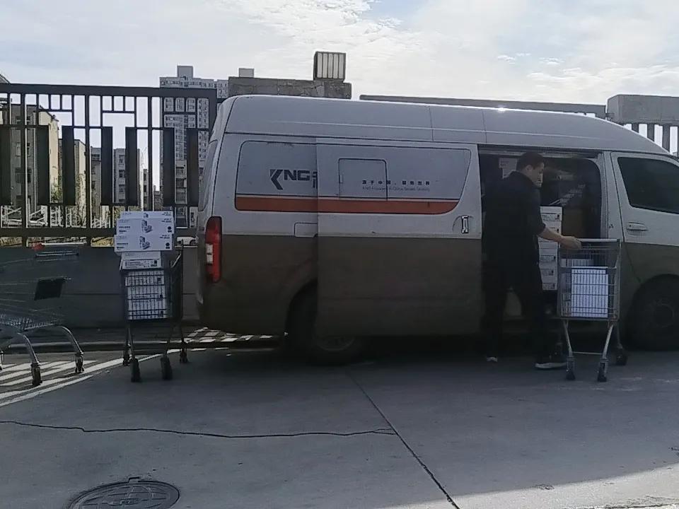 拉胖东来啤酒的，拉这么多