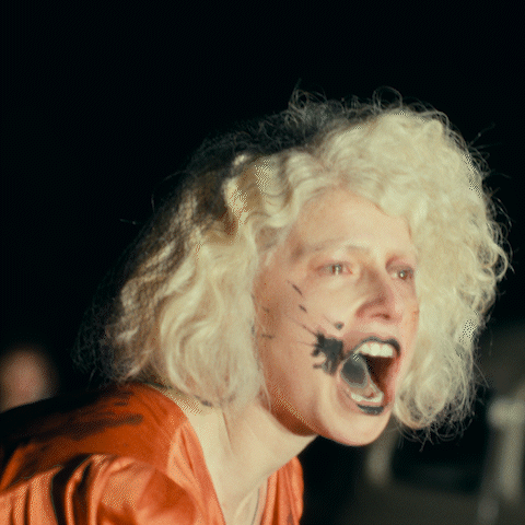 女性从失语到呐喊太戳心生前是被剥夺身份的底层女性，死后是被男性定义的实验伴侣，黑